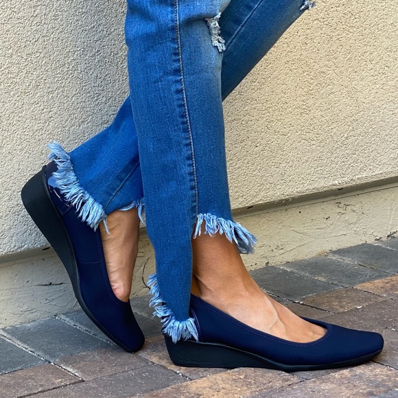 Navy Blue Fabric Wedge Pump Sporty Style - Picture 4 of 9